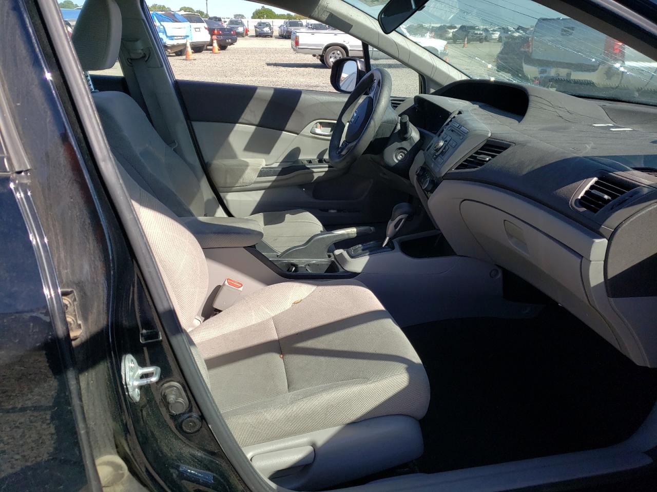Photo 5 from auction – 2012 HONDA CIVIC LX with VIN 19XFB2F58CE347137