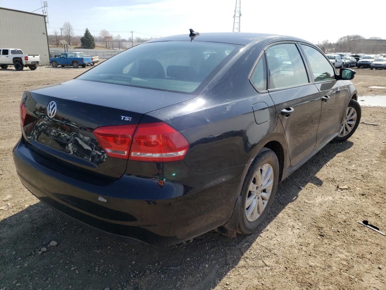Photo 4 from auction – 2015 VOLKSWAGEN PASSAT S with VIN 1VWAT7A3XFC082353