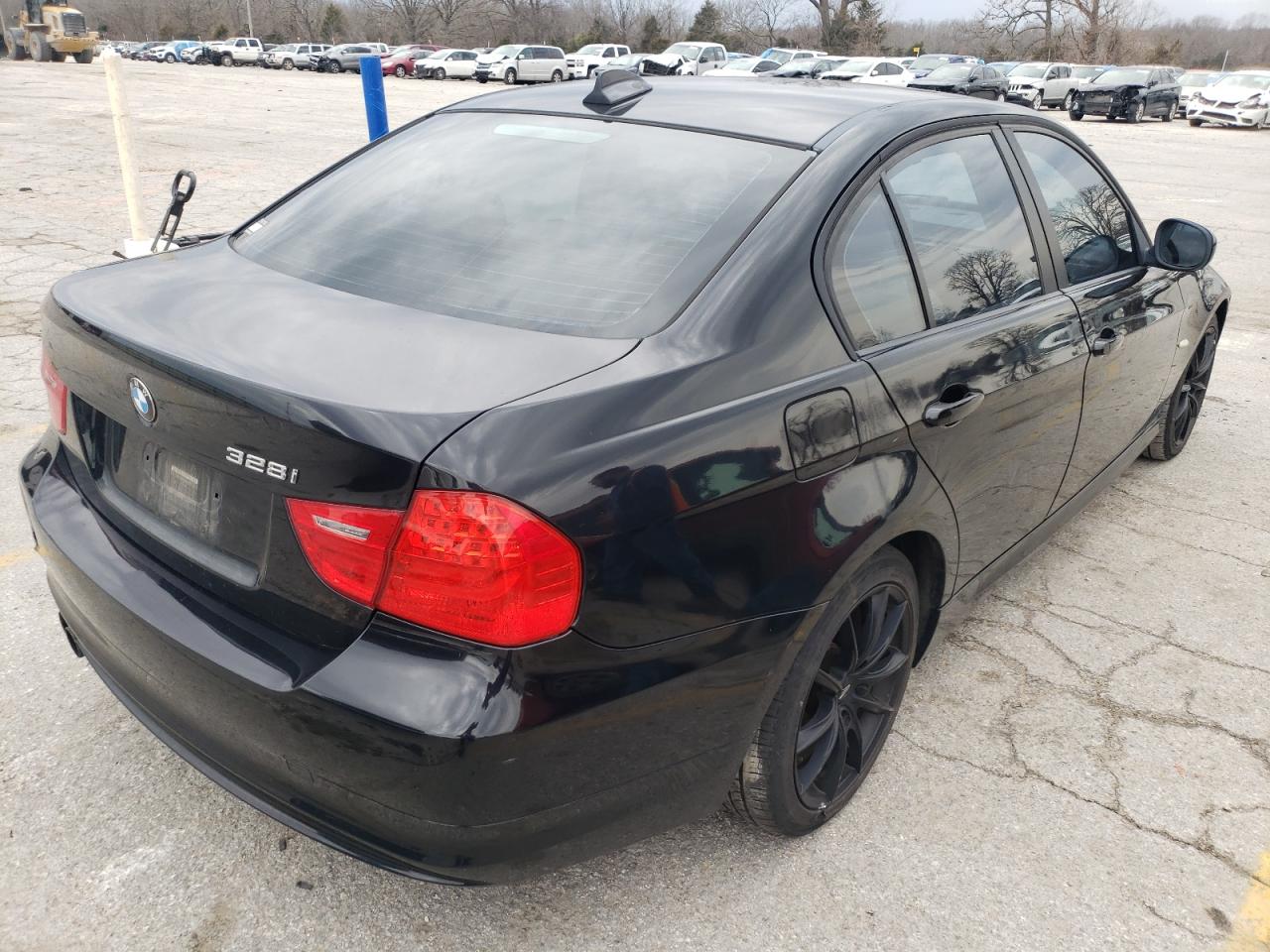 Photo 4 from auction – 2010 BMW 328 I with VIN WBAPH7C52AE129463