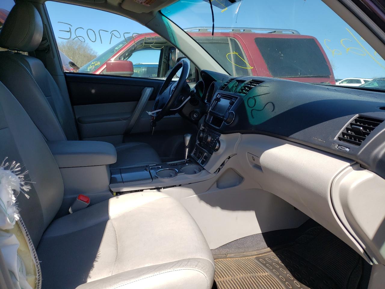 Photo 5 from auction – 2013 TOYOTA HIGHLANDER with VIN 5TDBK3EH6DS239087