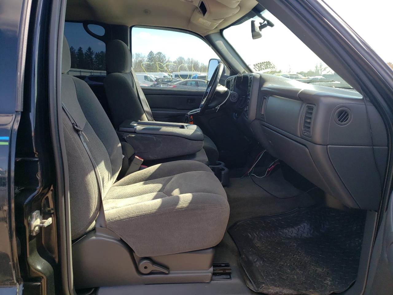 Photo 5 from auction – 2006 CHEVROLET SILVERADO with VIN 1GCHK23D36F216132