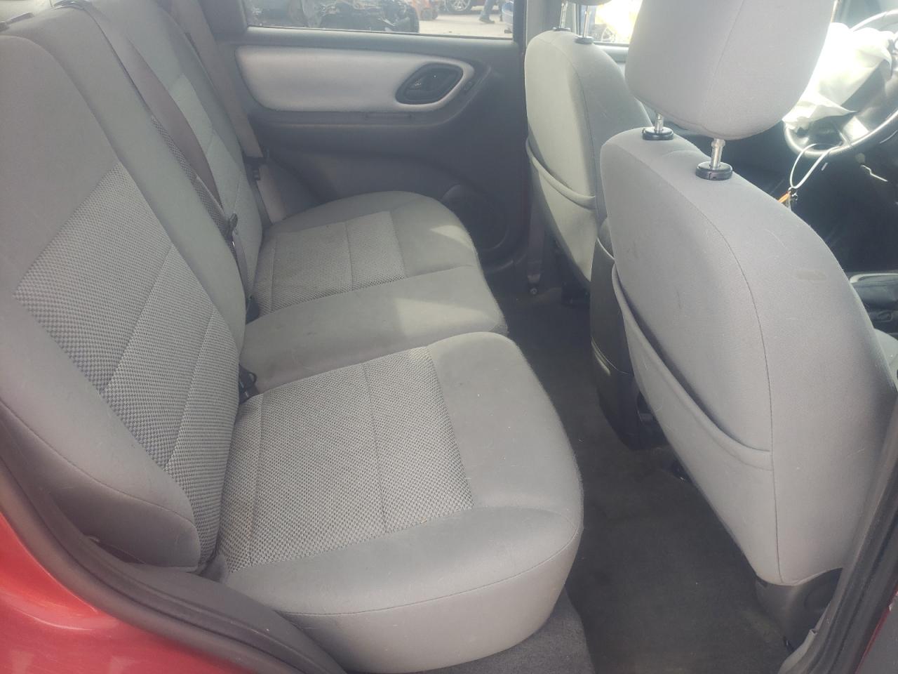 Photo 6 from auction – 2005 FORD ESCAPE XLT with VIN 1FMCU03115KE49233