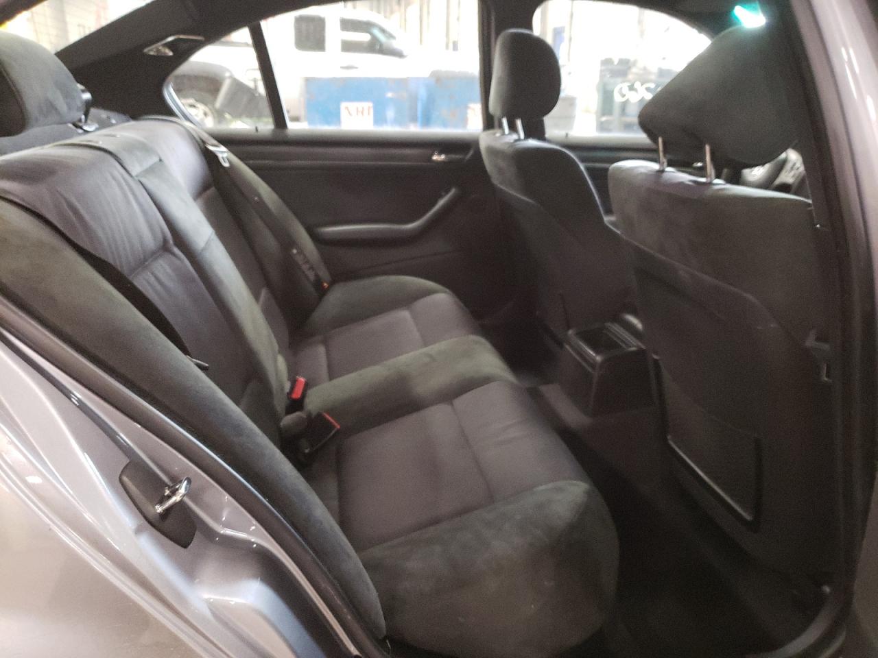 Photo 6 from auction – 2004 BMW 330 I with VIN WBAEV53484KM06392