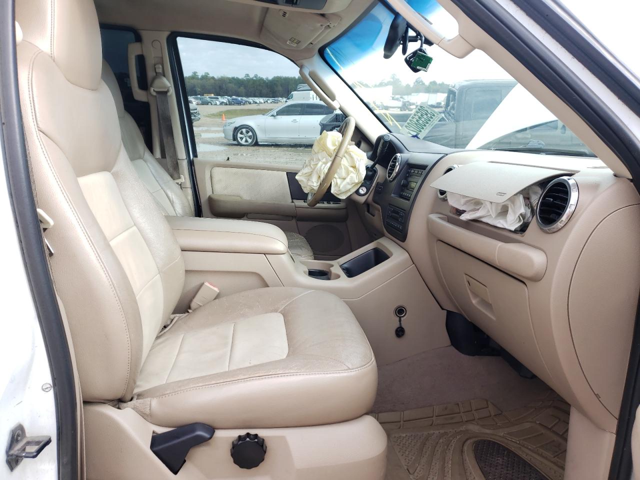Photo 5 from auction – 2004 FORD EXPEDITION with VIN 1FMPU17LX4LB32479