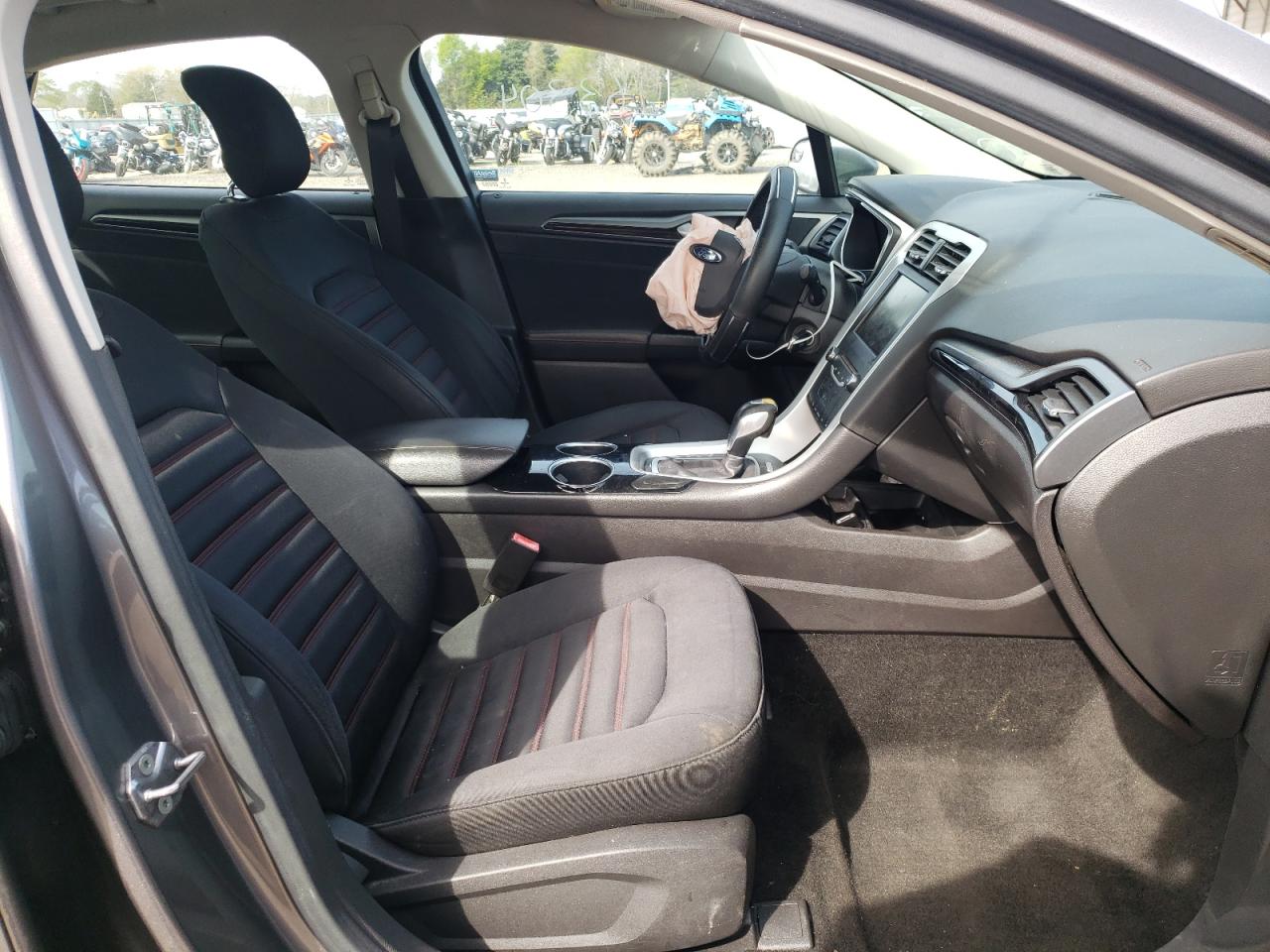 Photo 5 from auction – 2013 FORD FUSION SE with VIN 3FA6P0HR1DR138005