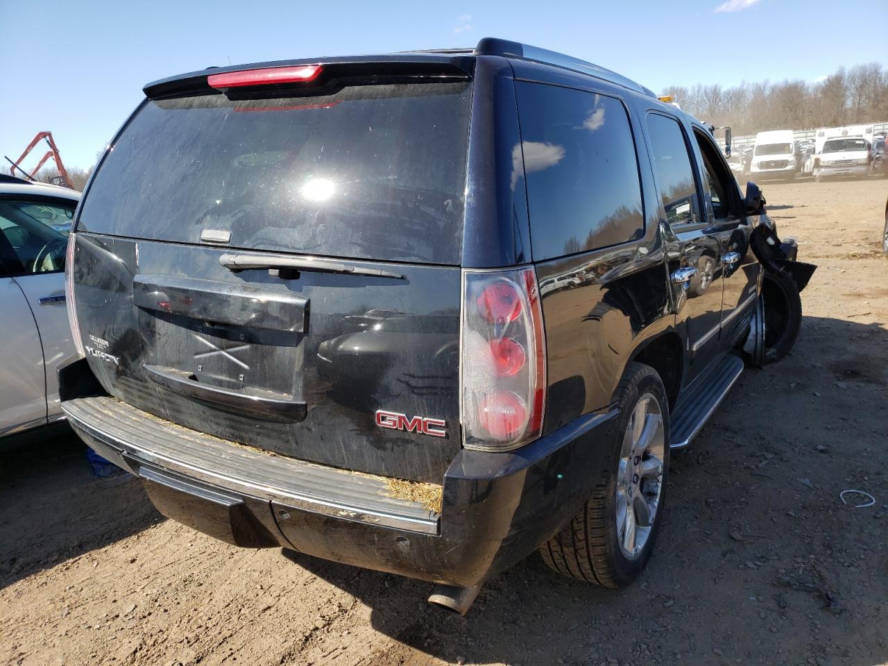 Photo 4 from auction – 2013 GMC YUKON DENA with VIN 1GKS2EEF2DR273072