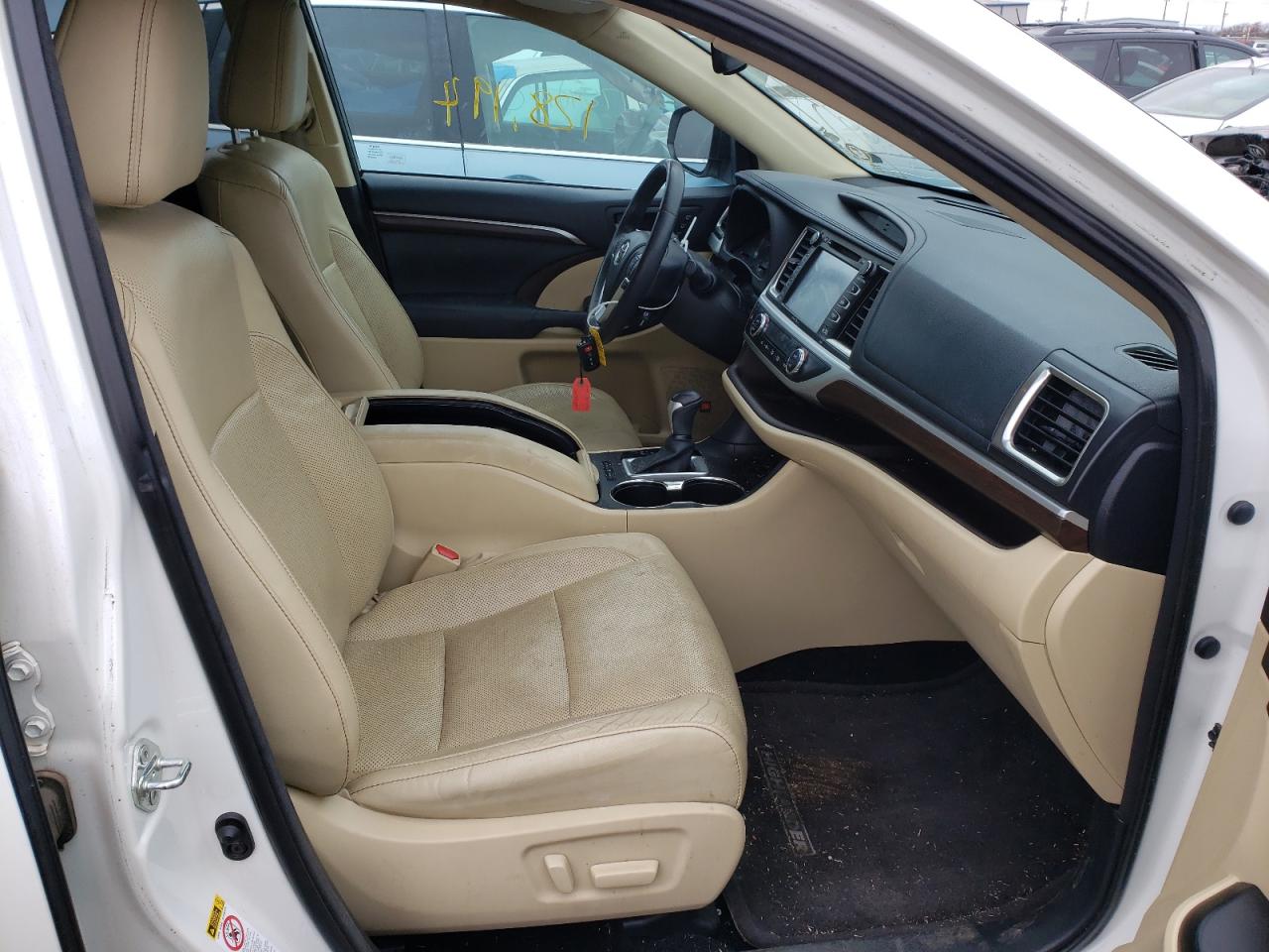 Photo 5 from auction – 2014 TOYOTA HIGHLANDER with VIN 5TDDKRFH2ES036676