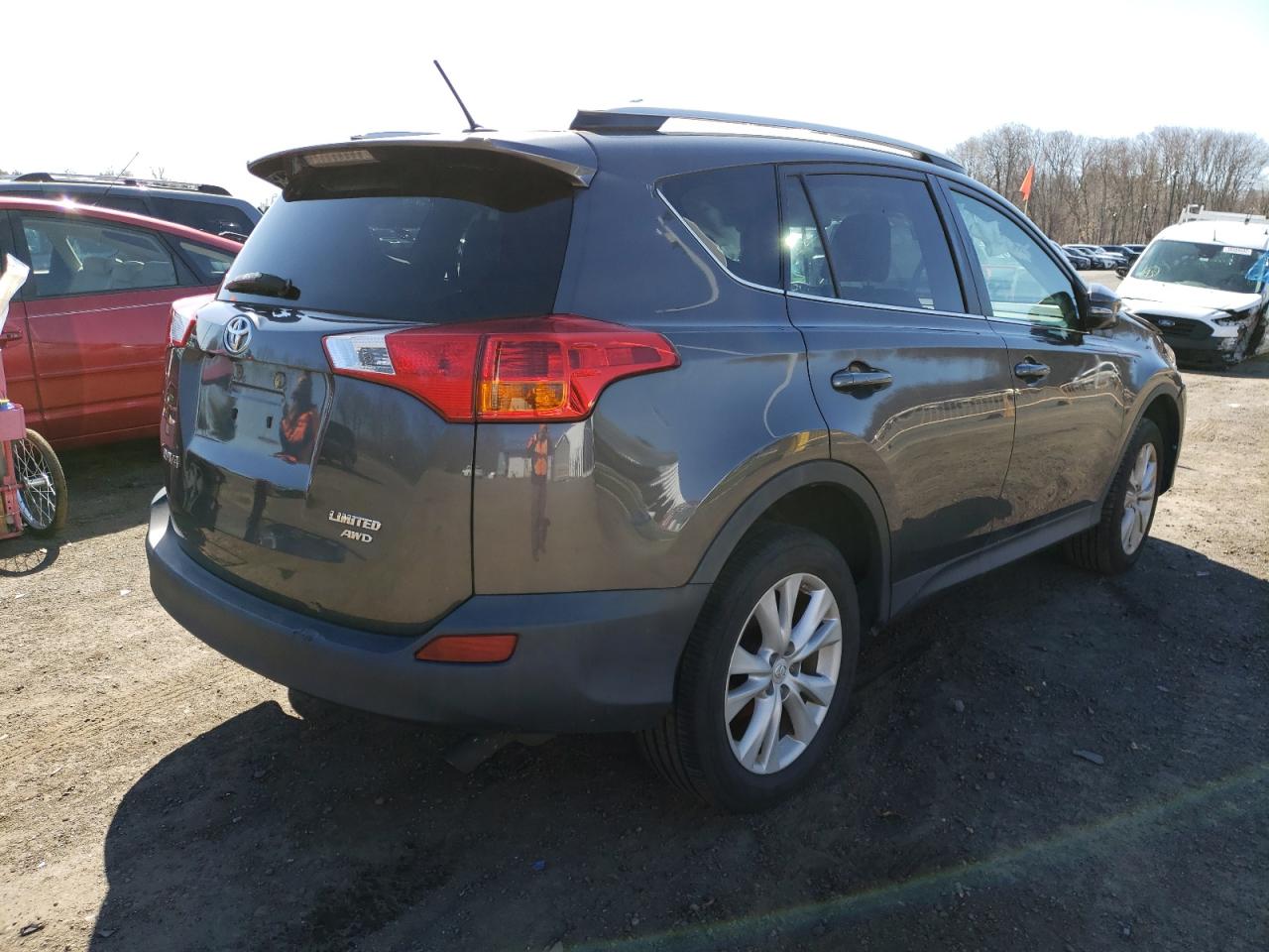 Photo 4 from auction – 2015 TOYOTA RAV4 LIMIT with VIN 2T3DFREV3FW370694