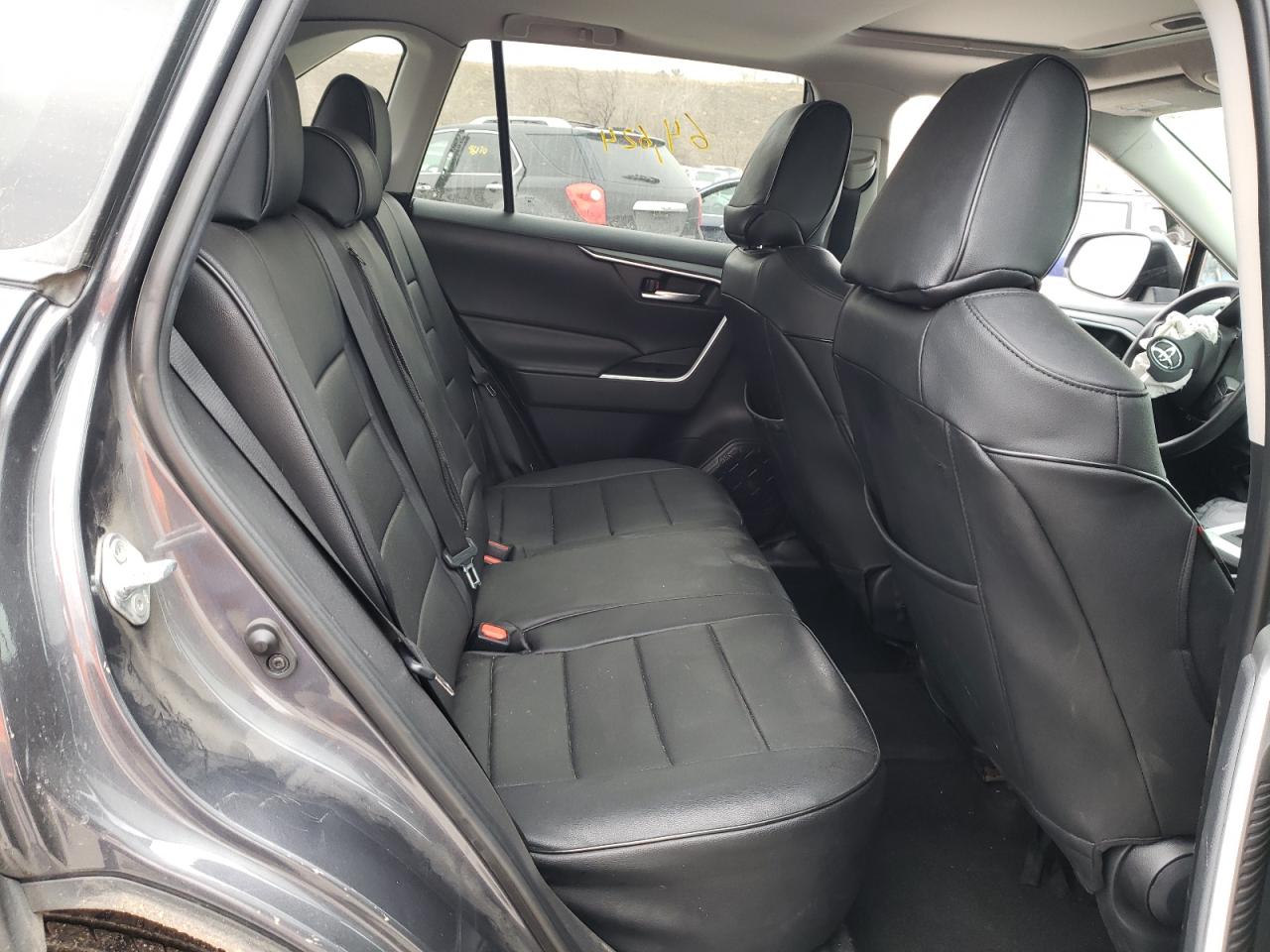 Photo 6 from auction – 2019 TOYOTA RAV4 XLE with VIN 2T3P1RFV5KW059062