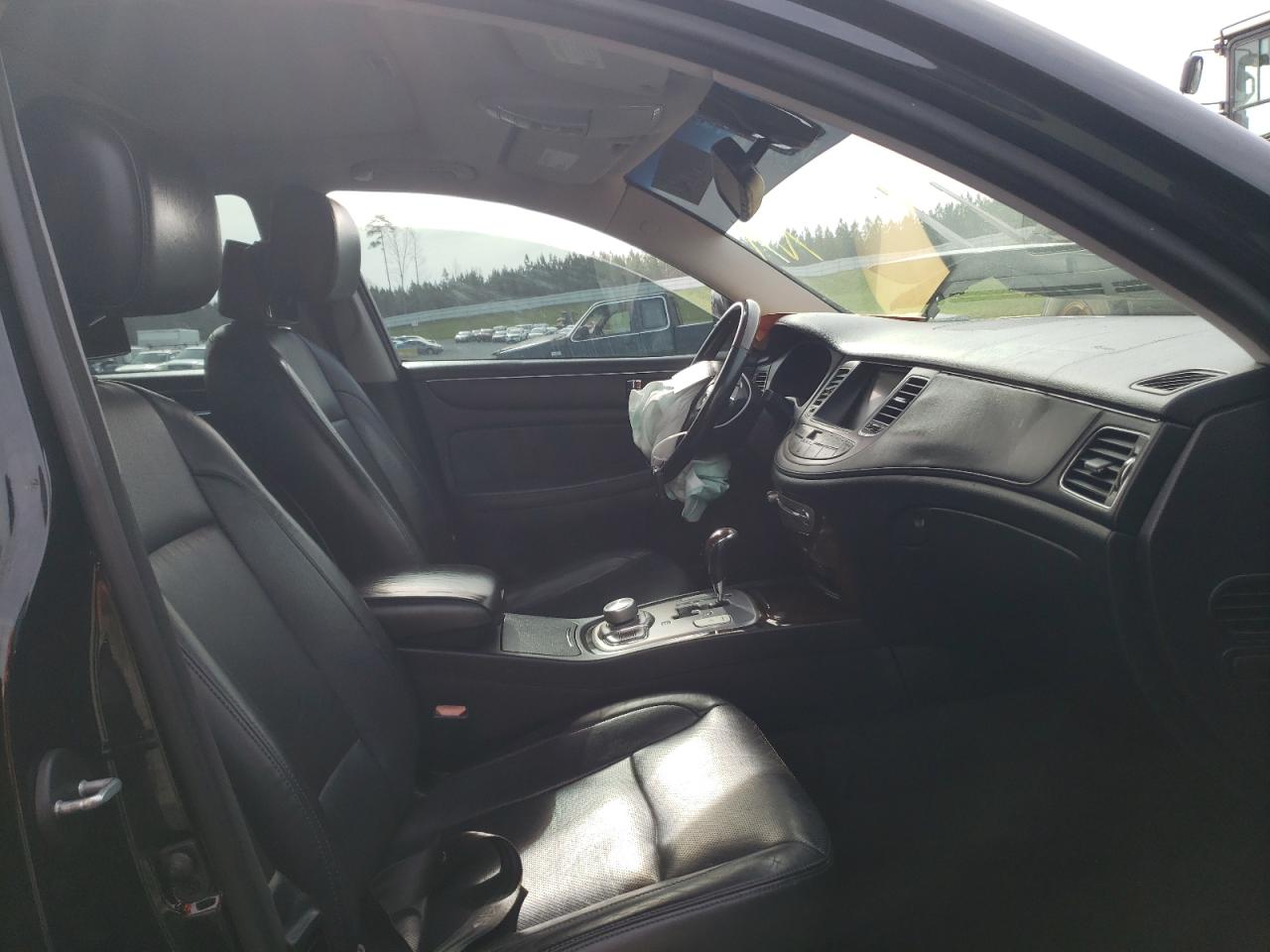 Photo 5 from auction – 2010 HYUNDAI GENESIS 4. with VIN KMHGC4DF3AU100532