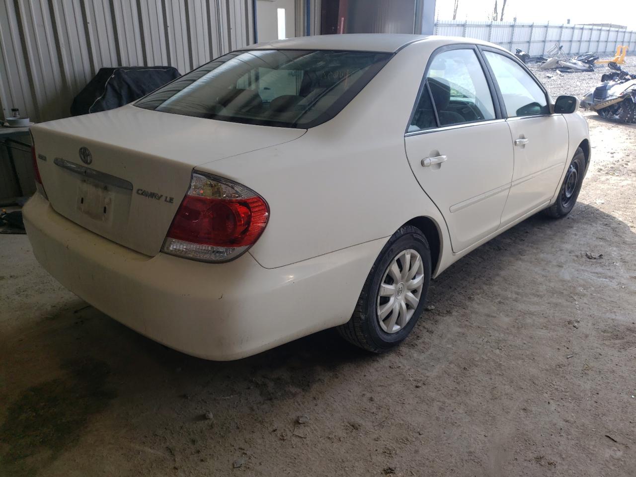Photo 4 from auction – 2005 TOYOTA CAMRY LE with VIN 4T1BE32K85U625574
