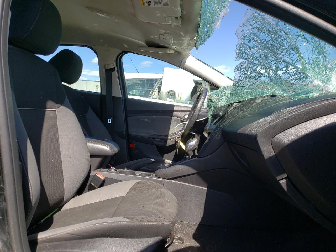 Photo 5 from auction – 2014 FORD FOCUS SE with VIN 1FADP3K28EL392315