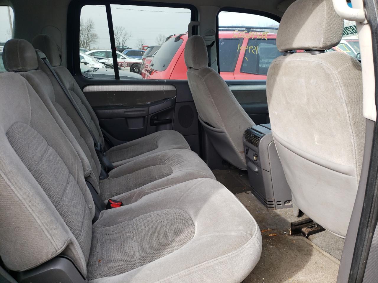 Photo 6 from auction – 2004 FORD EXPLORER X with VIN 1FMZU73K84ZA09205