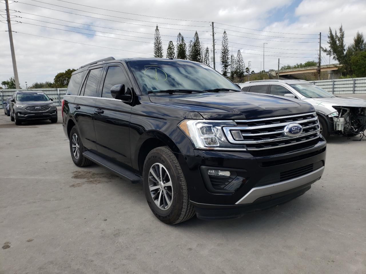 FORD EXPEDITION 2018 with VIN 1FMJU1HT3JEA16884 - Photo from auction