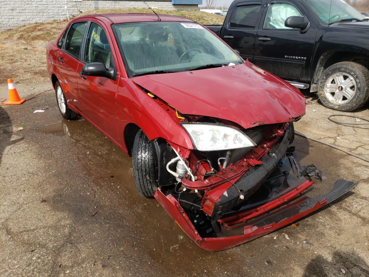 FORD FOCUS ZX4 2005 with VIN 1FAFP34N75W273430 - Photo from auction