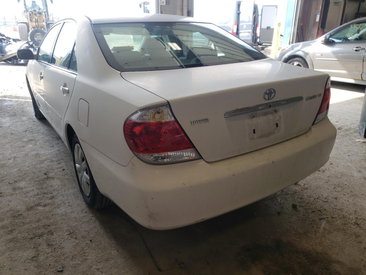 Photo 3 from auction – 2005 TOYOTA CAMRY LE with VIN 4T1BE32K85U625574