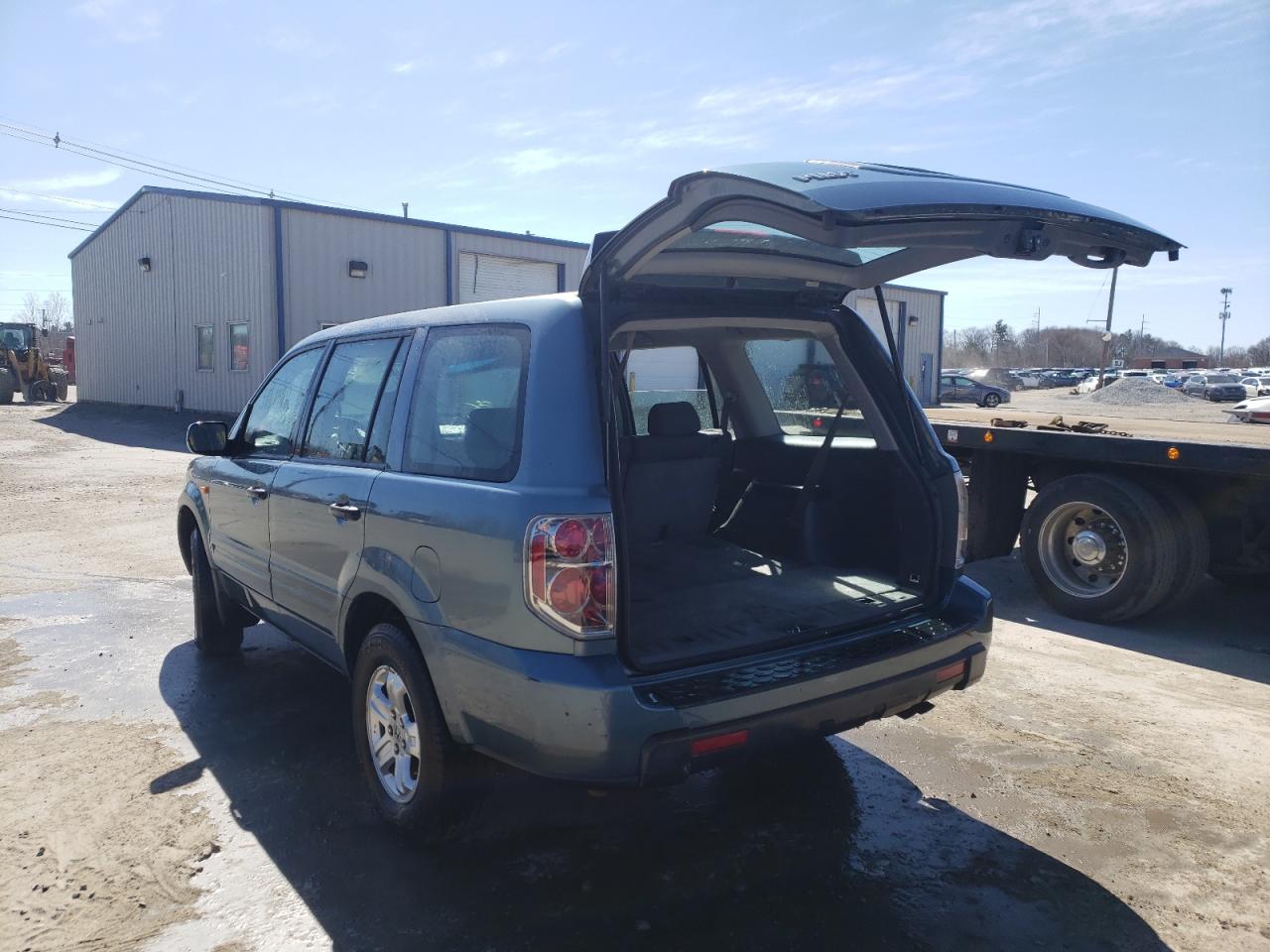 Photo 3 from auction – 2007 HONDA PILOT LX with VIN 5FNYF18117B028485