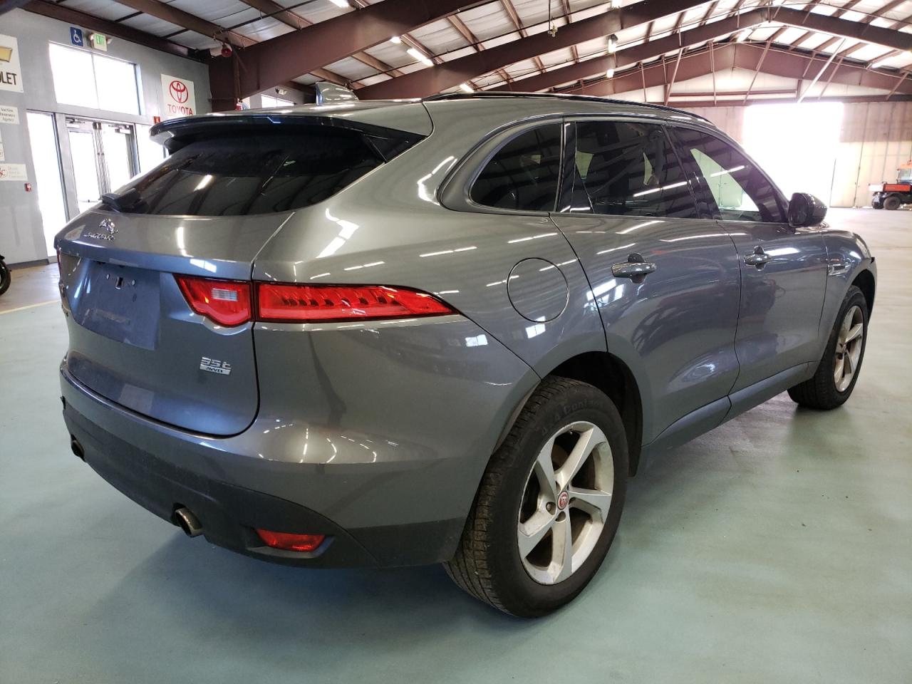 Photo 4 from auction – 2017 JAGUAR F-PACE PRE with VIN SADCJ2BV4HA493660