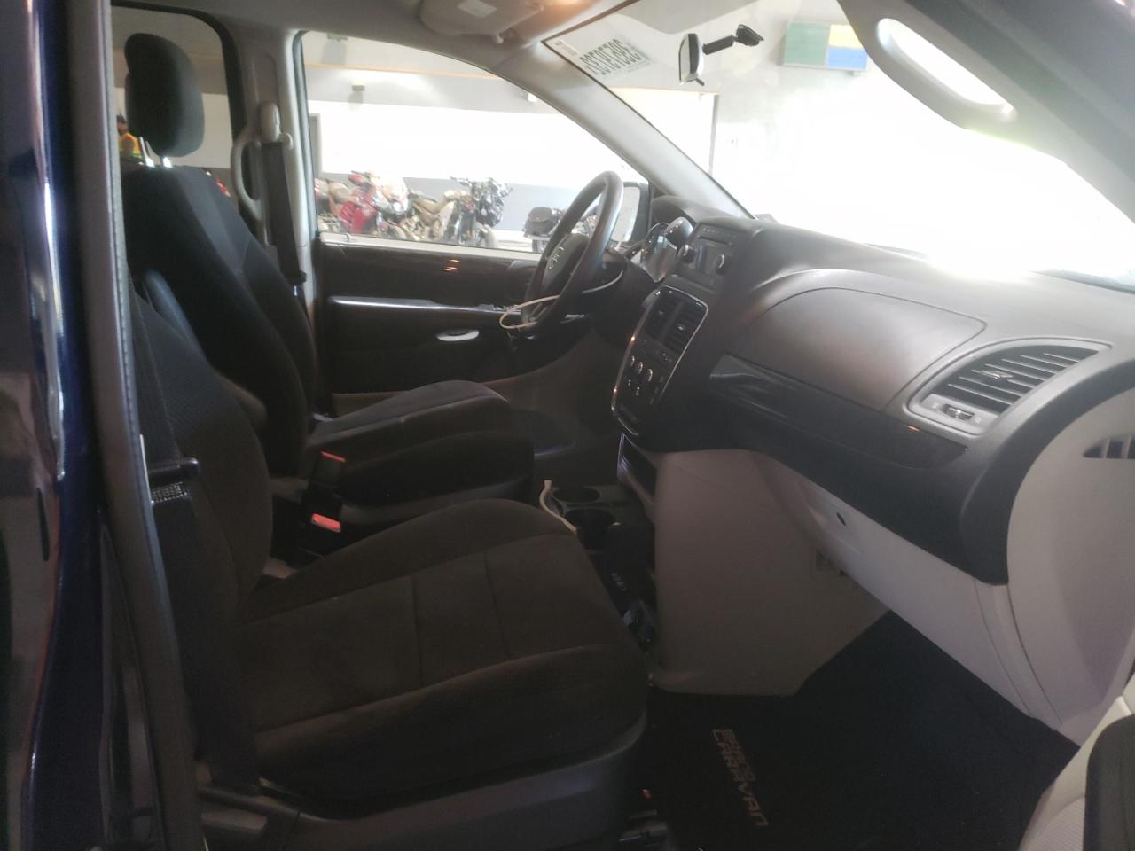 Photo 5 from auction – 2012 DODGE GRAND CARA with VIN 2C4RDGBG6CR351553