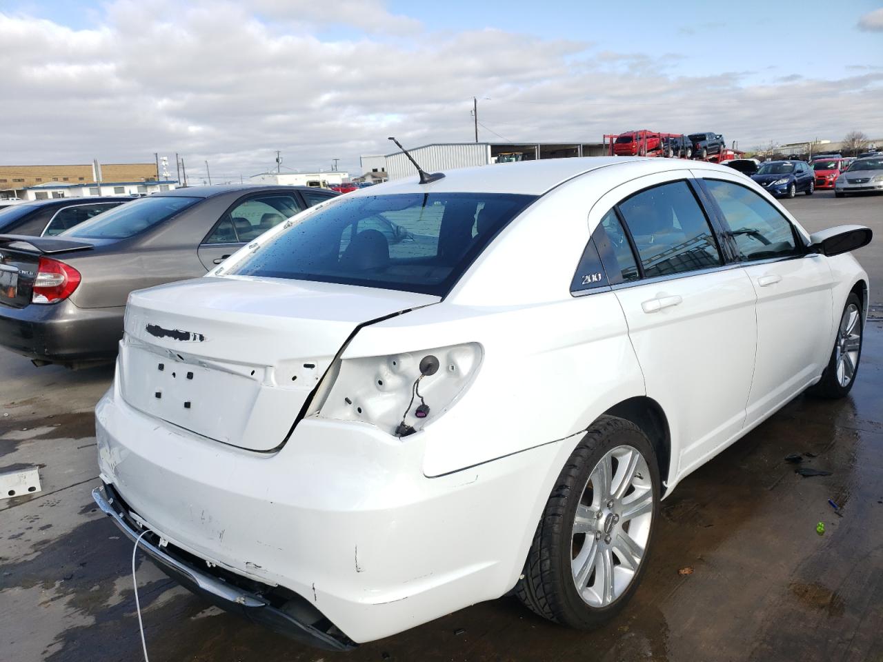 Photo 4 from auction – 2014 CHRYSLER 200 TOURIN with VIN 1C3CCBBBXEN137511