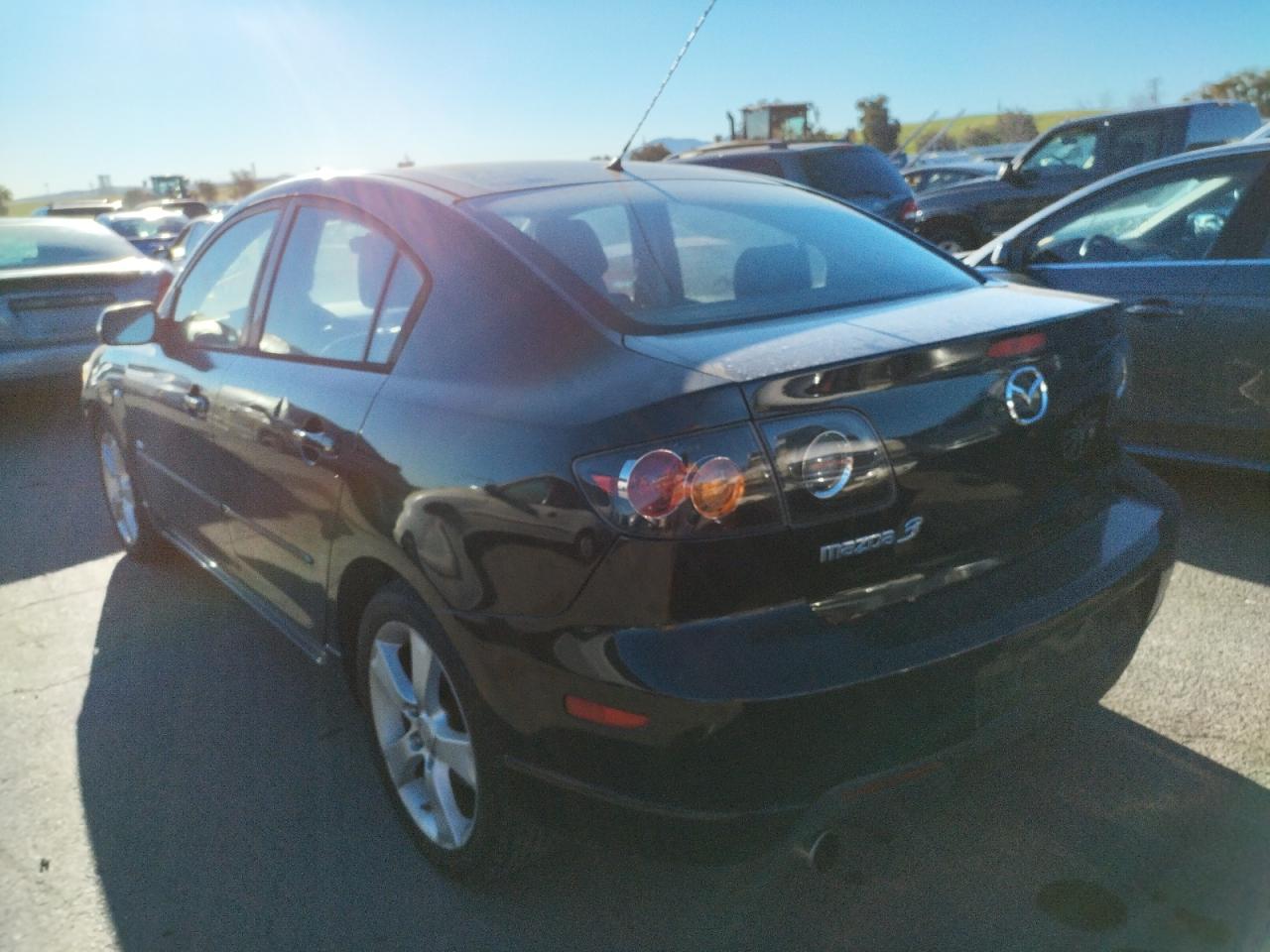 Photo 3 from auction – 2005 MAZDA 3 S with VIN JM1BK323451223929