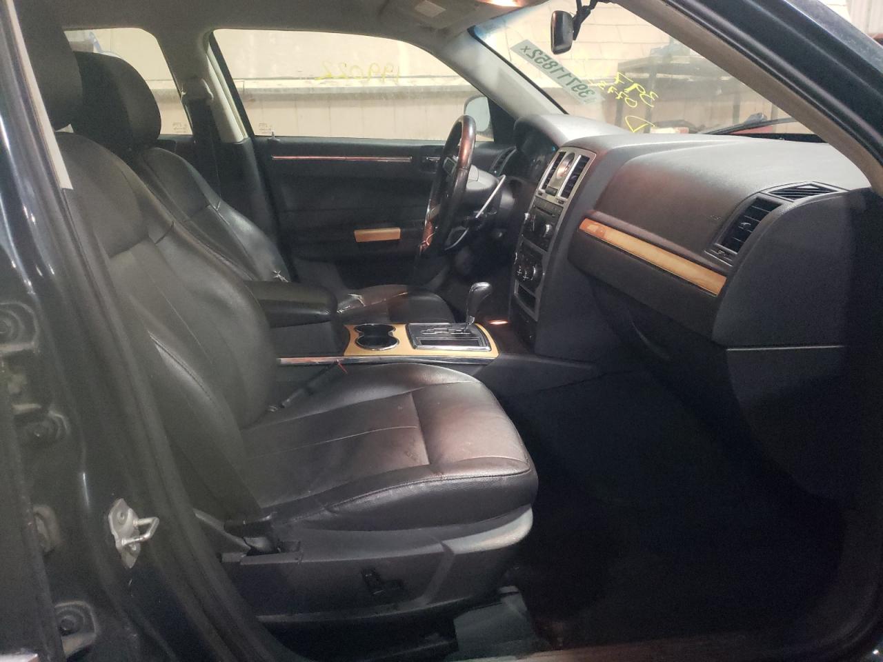 Photo 5 from auction – 2008 CHRYSLER 300 LIMITE with VIN 2C3KA33GX8H207734