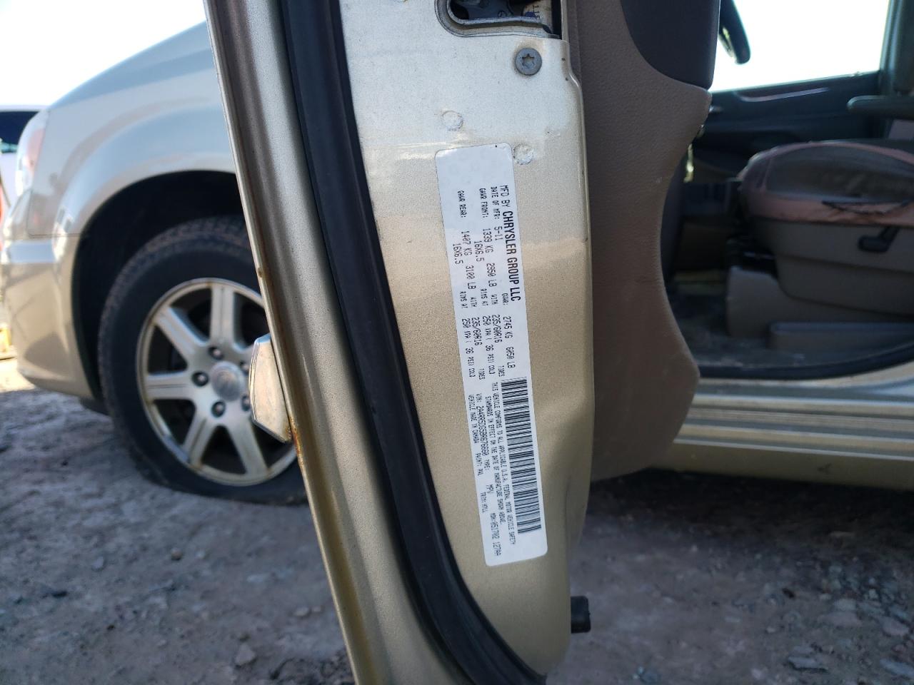 Photo 10 from auction – 2011 CHRYSLER TOWN & COU with VIN 2A4RR5DG5BR676660
