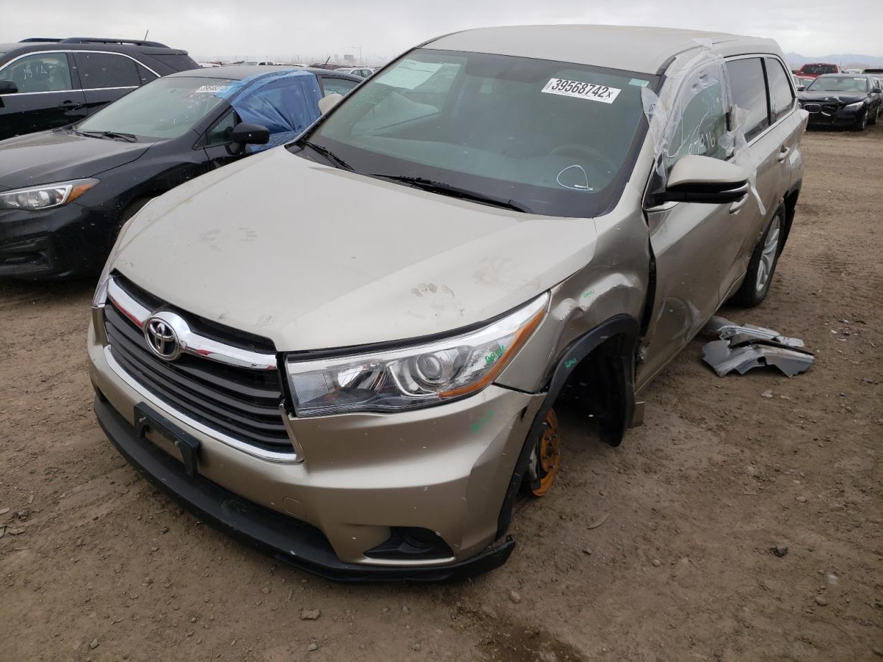 Photo 2 from auction – 2015 TOYOTA HIGHLANDER with VIN 5TDBKRFH7FS176537