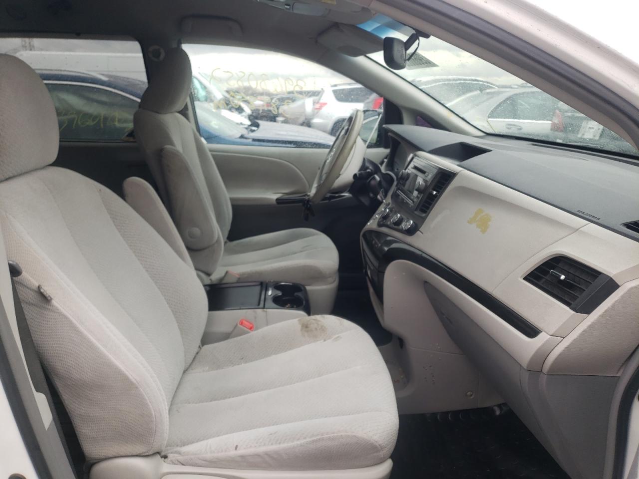 Photo 5 from auction – 2011 TOYOTA SIENNA LE with VIN 5TDKK3DC8BS062724