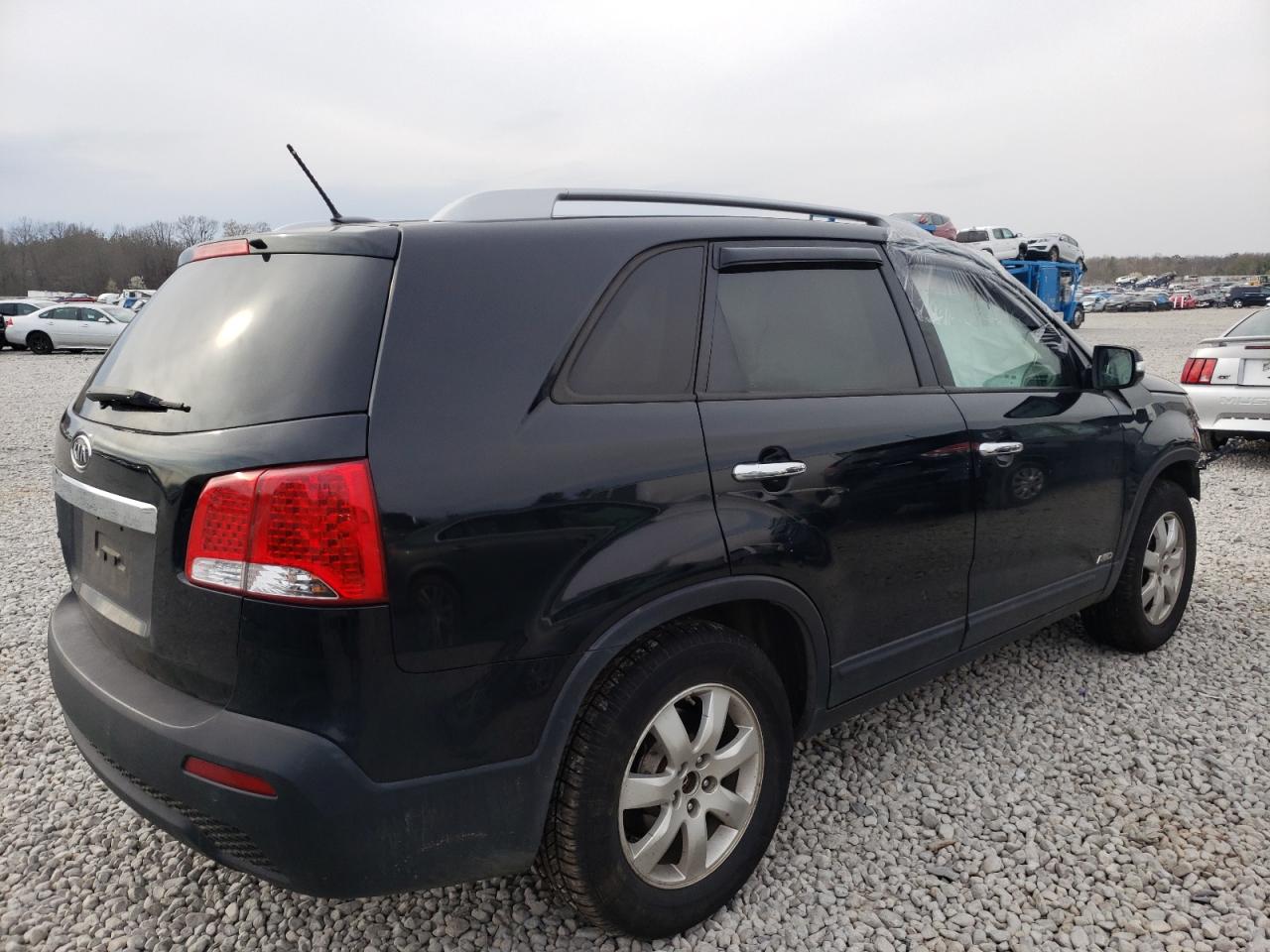 Photo 4 from auction – 2013 KIA SORENTO LX with VIN 5XYKTDA63DG392983
