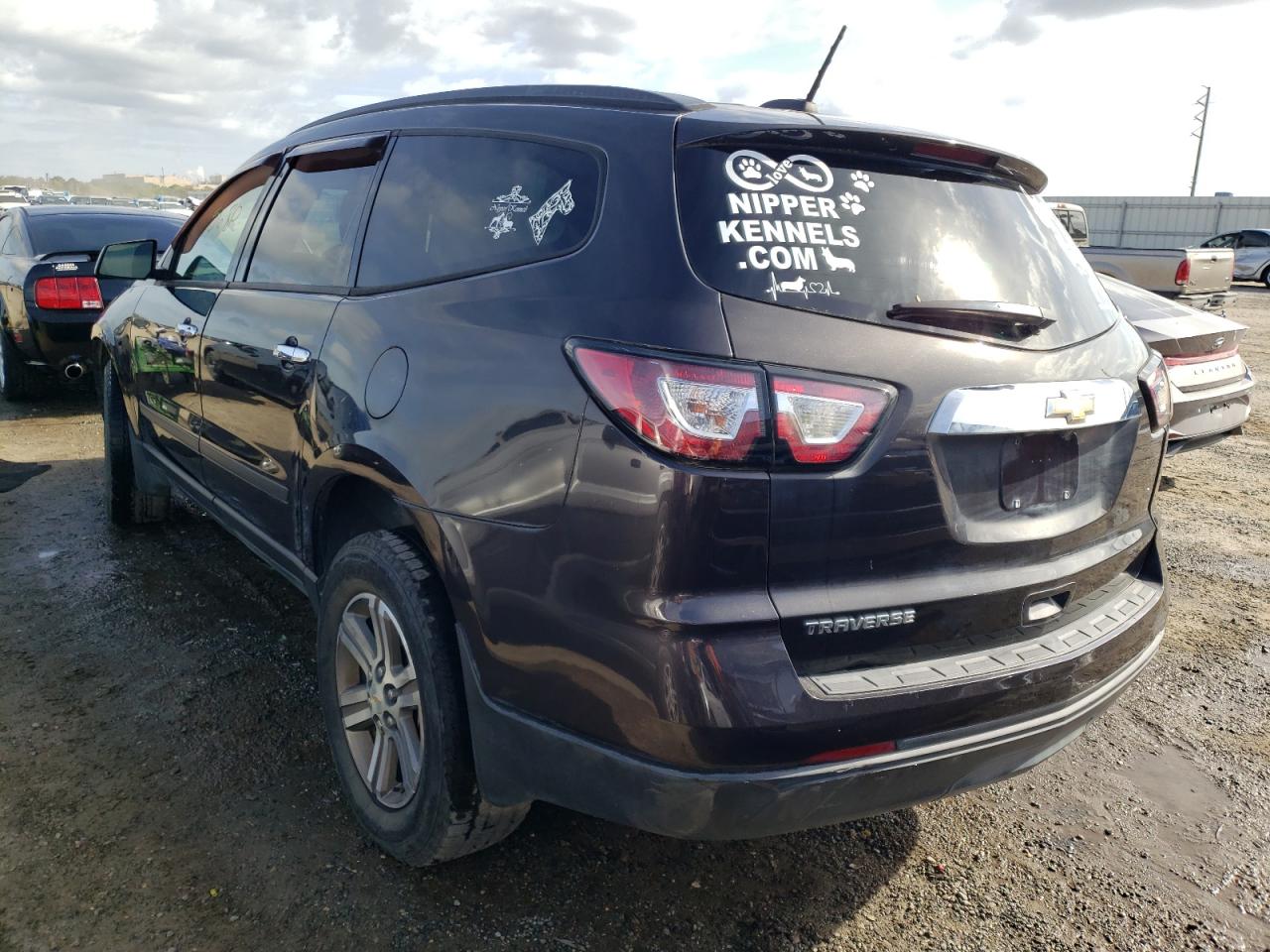 Photo 3 from auction – 2017 CHEVROLET TRAVERSE L with VIN 1GNKRFED2HJ150802