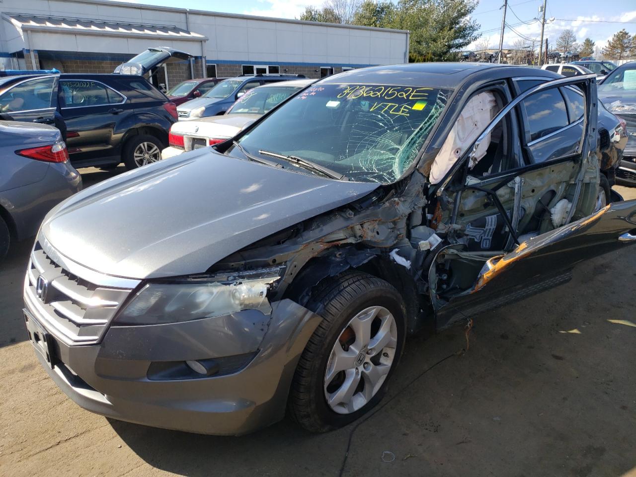 Photo 2 from auction – 2011 HONDA ACCORD CRO with VIN 5J6TF2H5XBL003099