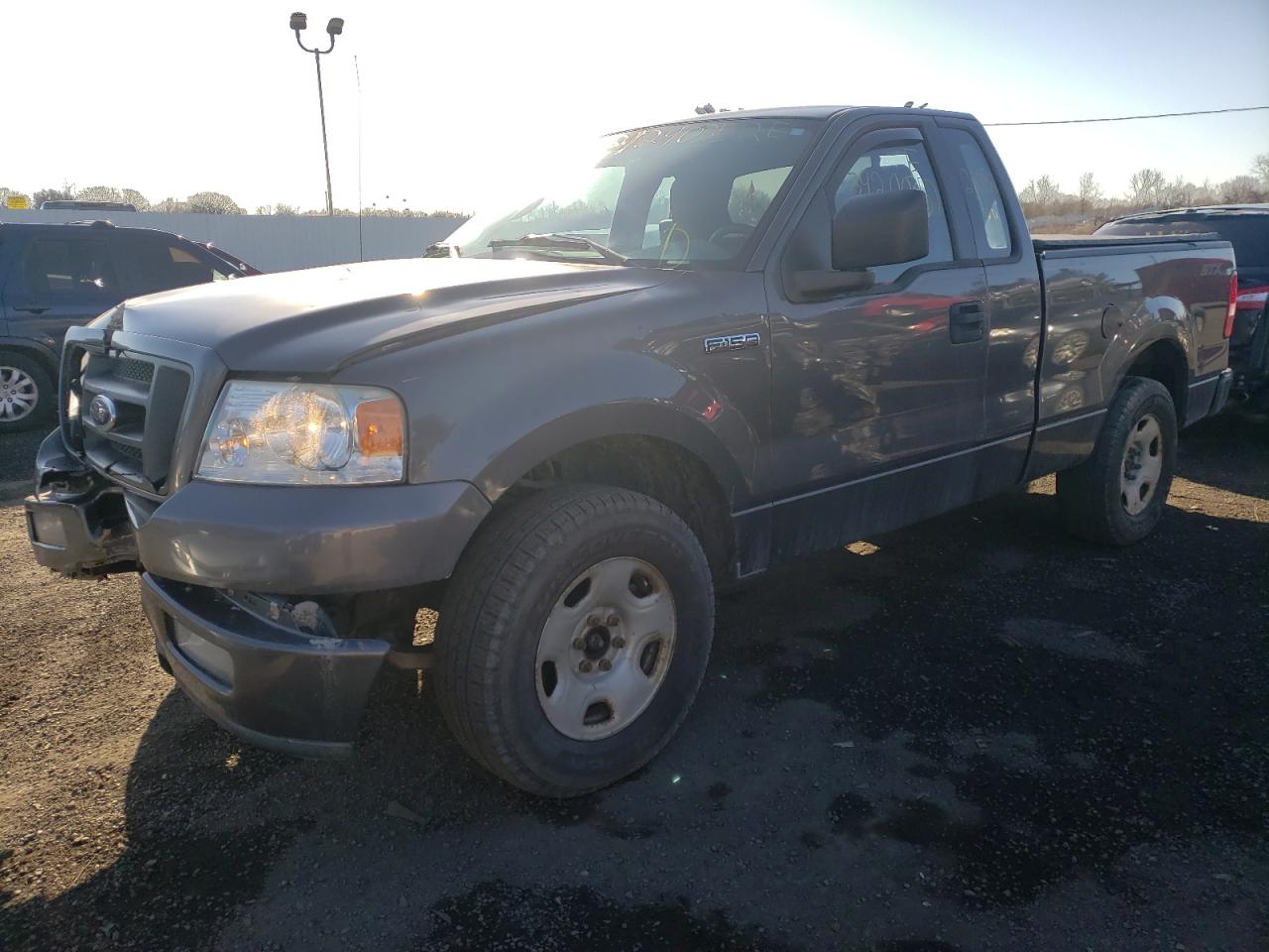 Photo 2 from auction – 2005 FORD F150 with VIN 1FTRF12275KB97755