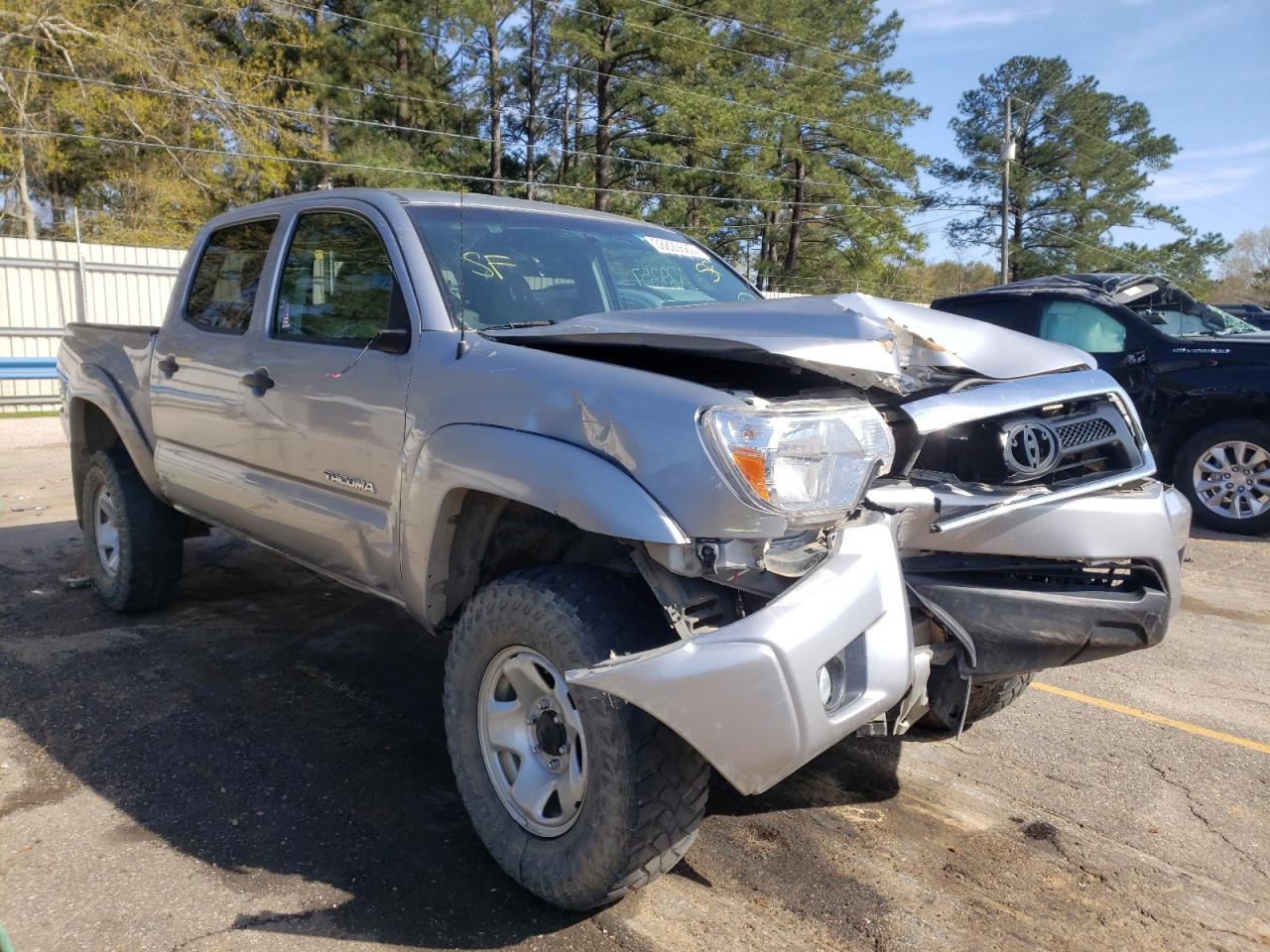 TOYOTA TACOMA DOU 2015 with VIN 5TFLU4EN8FX113210 - Photo from auction