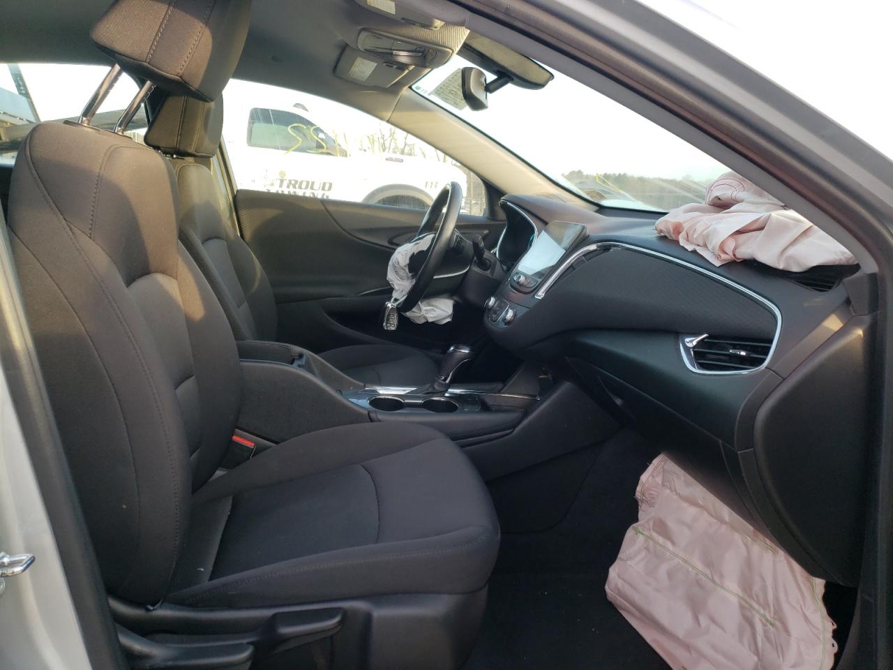 Photo 5 from auction – 2016 CHEVROLET MALIBU LT with VIN 1G1ZE5ST5GF213992