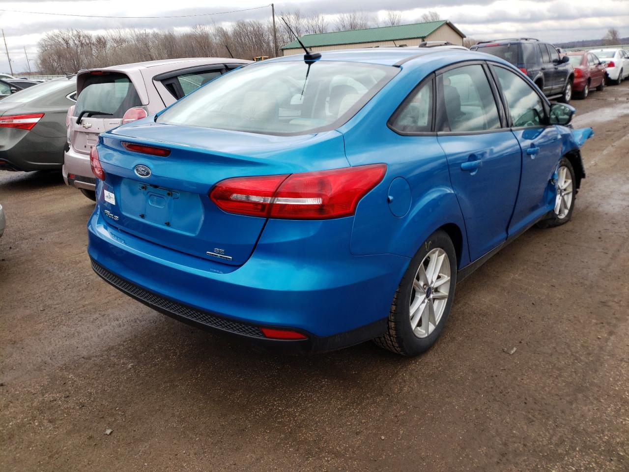 Photo 4 from auction – 2015 FORD FOCUS SE with VIN 1FADP3F28FL305962