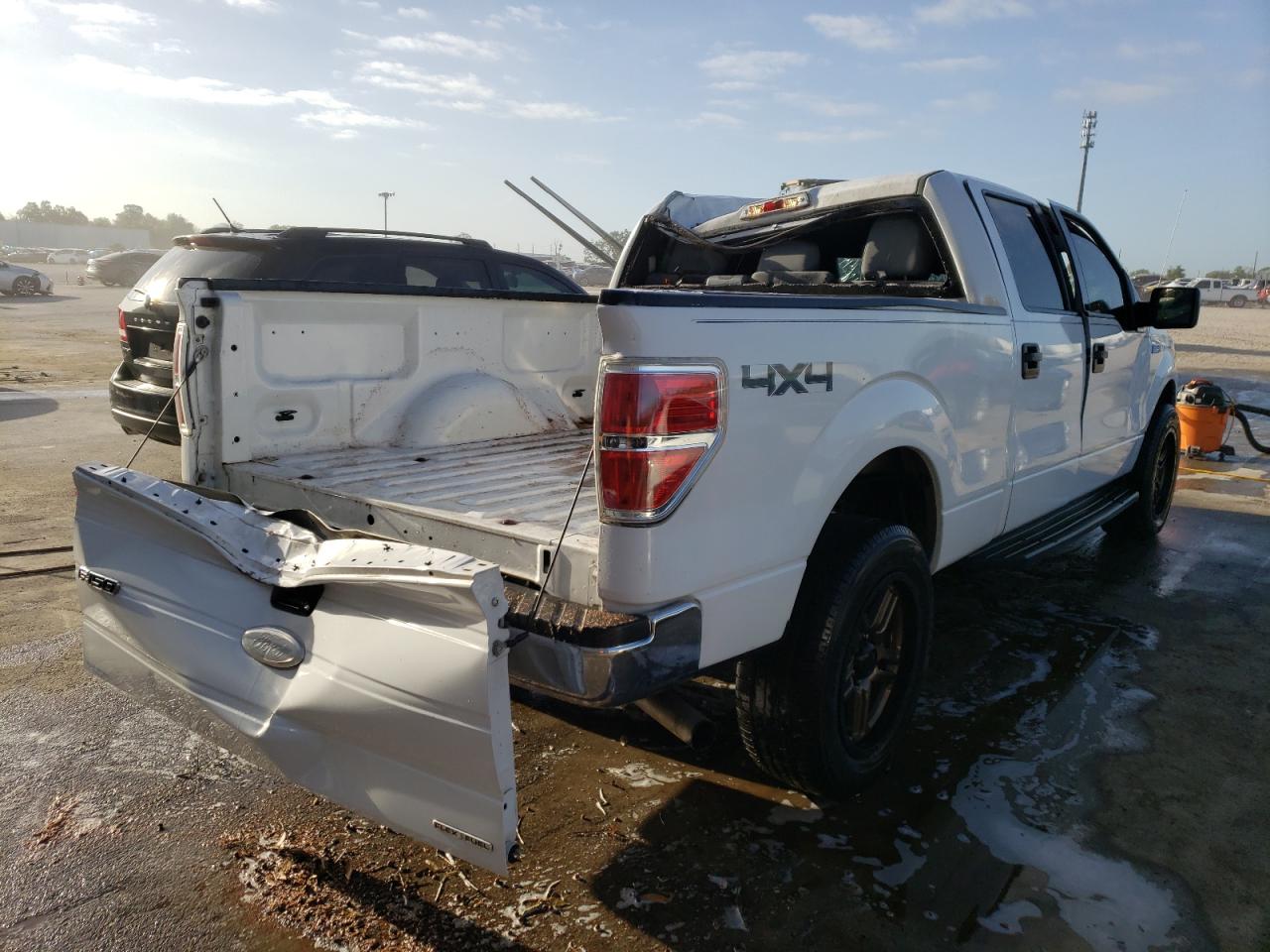 Photo 4 from auction – 2011 FORD F150 SUPER with VIN 1FTFW1EF7BFC96145
