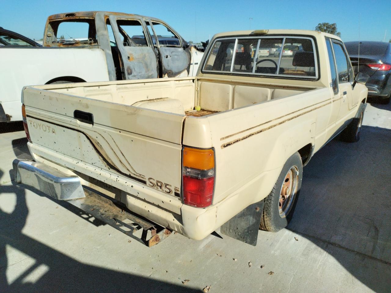 Photo 4 from auction – 1985 TOYOTA PICKUP SR5 with VIN JT4RN56S5F5032369