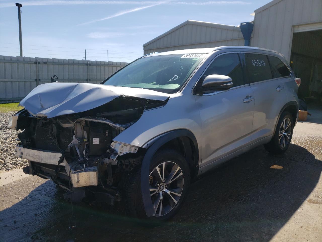 Photo 2 from auction – 2016 TOYOTA HIGHLANDER with VIN 5TDKKRFH2GS156164