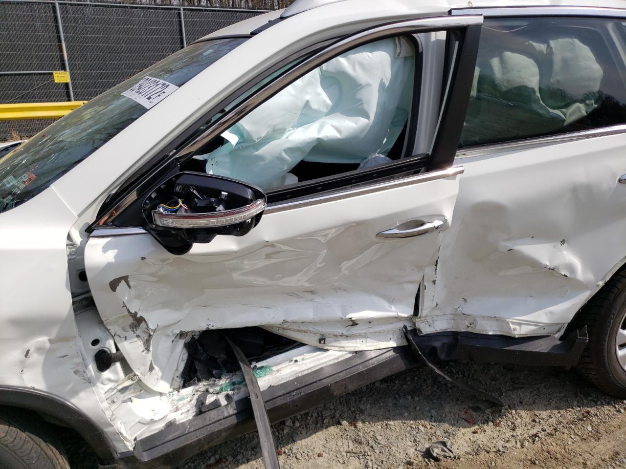 Photo 10 from auction – 2015 NISSAN ROGUE S with VIN 5N1AT2MV7FC846402