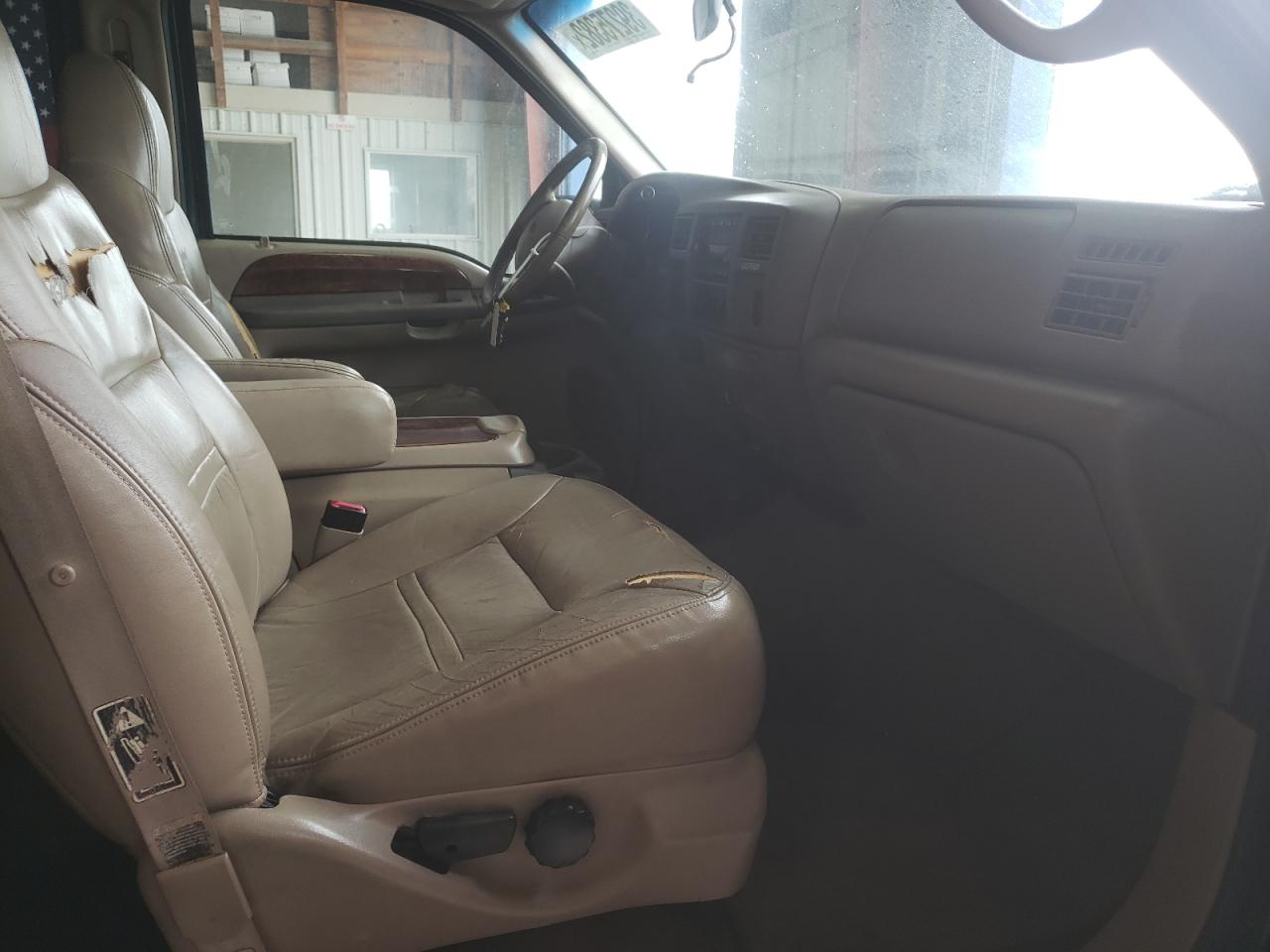 Photo 5 from auction – 2001 FORD EXCURSION with VIN 1FMNU42F21EA39451