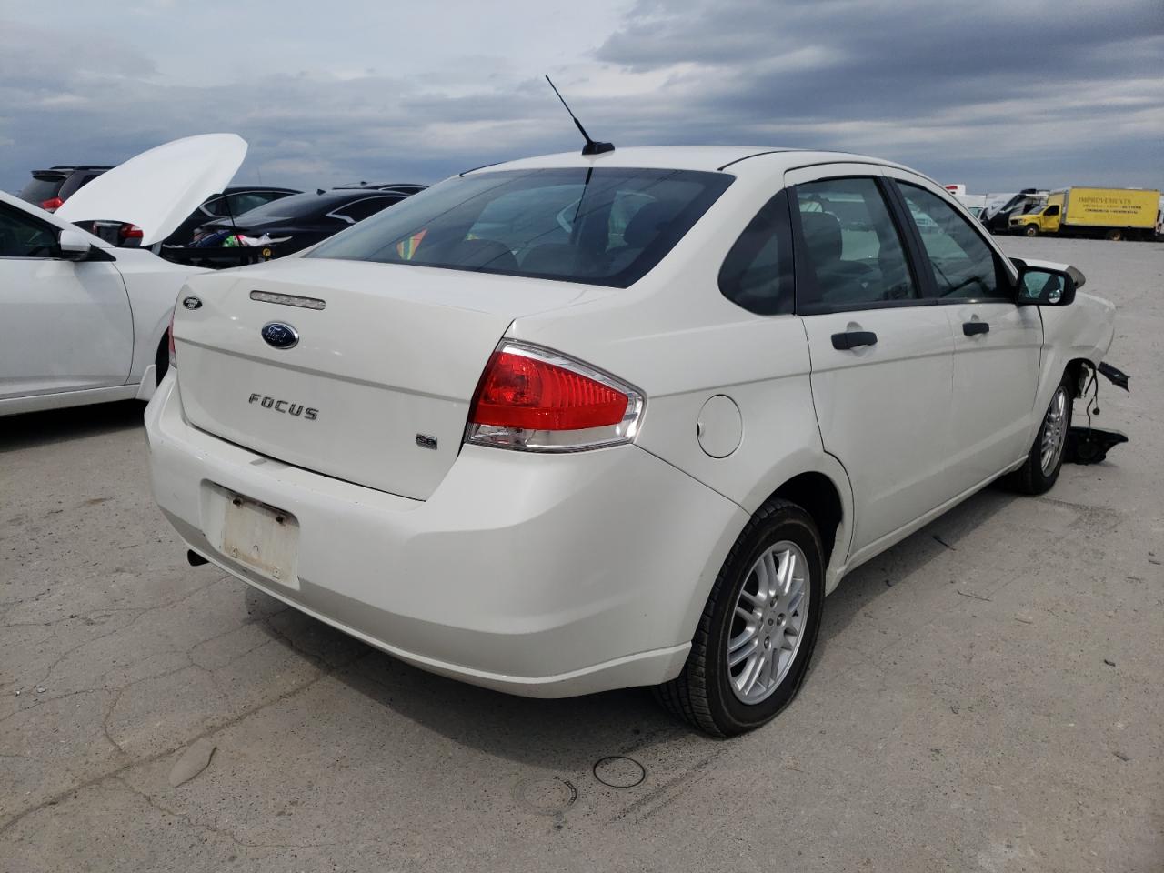 Photo 4 from auction – 2011 FORD FOCUS SE with VIN 1FAHP3FNXBW168625
