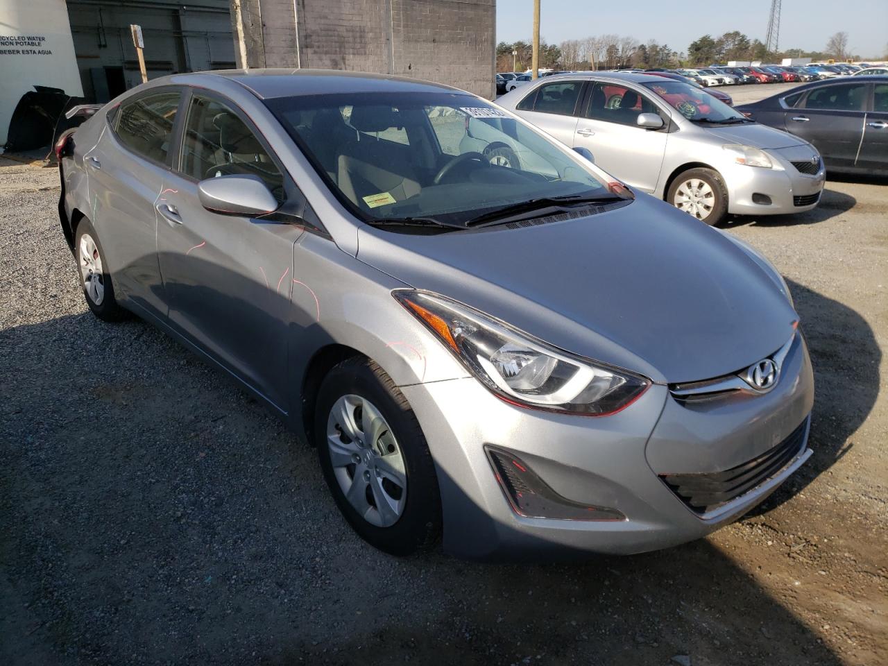 HYUNDAI ELANTRA SE 2016 with VIN 5NPDH4AEXGH677193 - Photo from auction