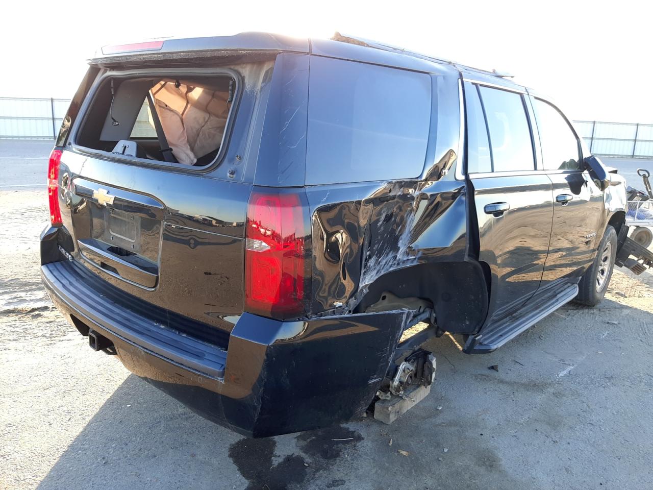 Photo 4 from auction – 2017 CHEVROLET TAHOE C150 with VIN 1GNSCBKC7HR173564
