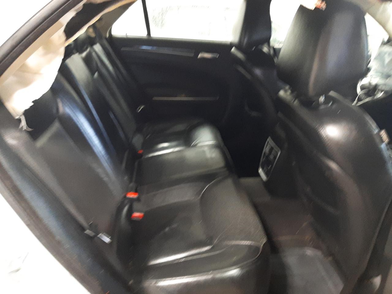 Photo 6 from auction – 2018 CHRYSLER 300 LIMITE with VIN 2C3CCAKG6JH165251