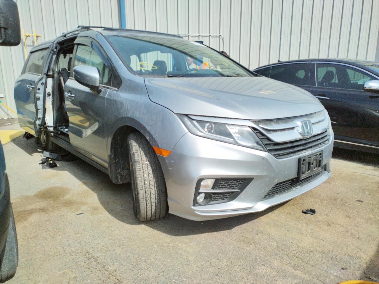 HONDA ODYSSEY EX 2018 with VIN 5FNRL6H75JB048972 - Photo from auction