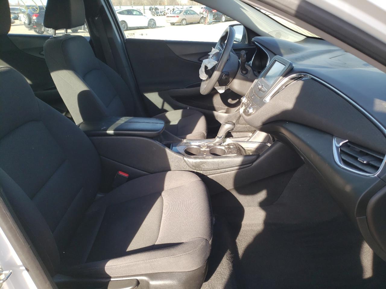 Photo 5 from auction – 2017 CHEVROLET MALIBU LT with VIN 1G1ZE5ST5HF235542