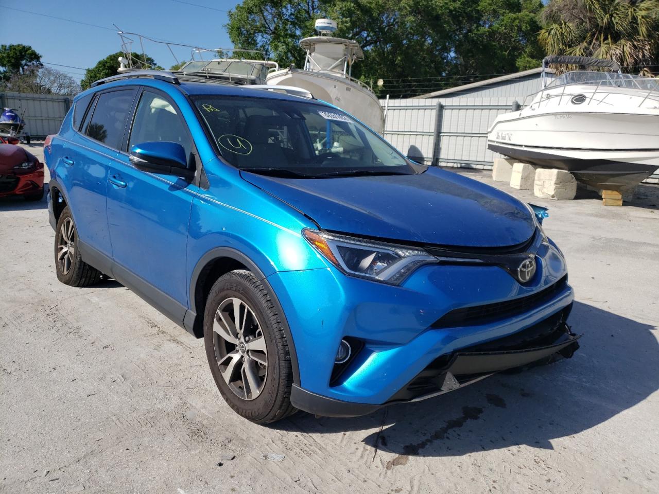 TOYOTA RAV4 XLE 2017 with VIN JTMWFREV5HJ715024 - Photo from auction