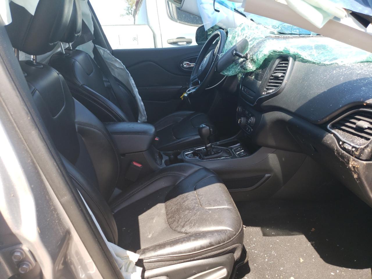 Photo 5 from auction – 2019 JEEP CHEROKEE L with VIN 1C4PJLLBXKD387839
