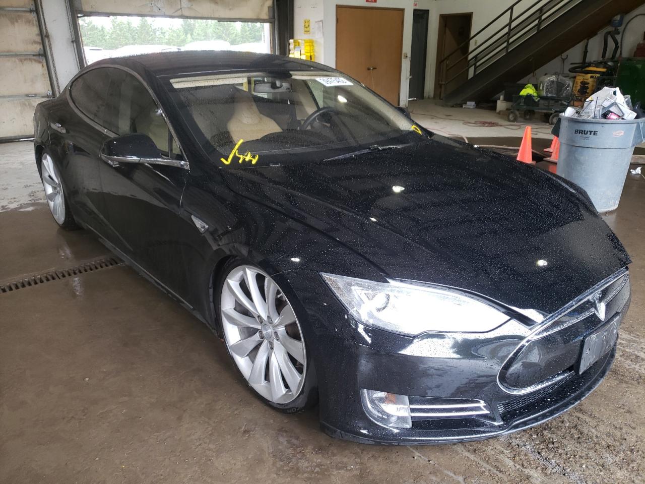 TESLA MODEL S 2013 with VIN 5YJSA1DP5DFP06861 - Photo from auction